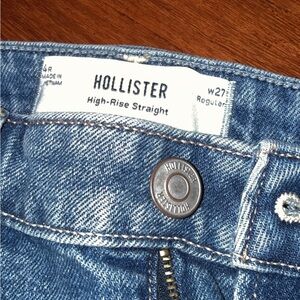 Hollister women’s  Classic Blue Straight Jeans